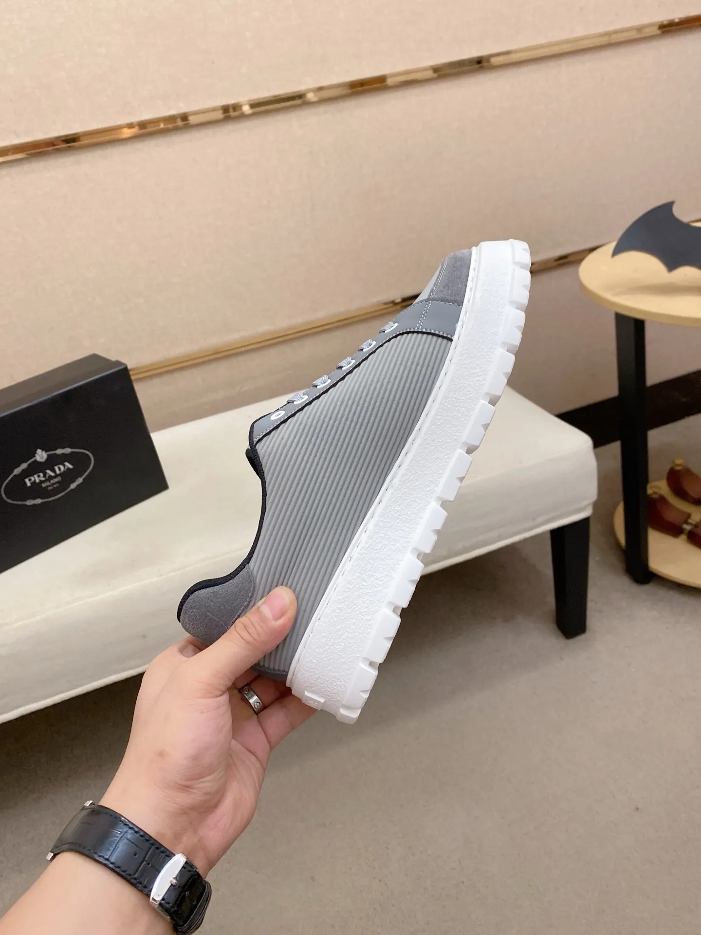 Men's men's shoes💰: 440💰[Prada～Prada] Trendy new styles are on the market. Same style as the official website. Counter quality. Original version. [Strong] [Strong] Imported selected first-layer cowhide. Comfortable and breathable sheepskin lining, fine workmanship, upper layer made of 100% pure cowhide, original last shape, comfortable on the feet, shoe sizes 38 to 44